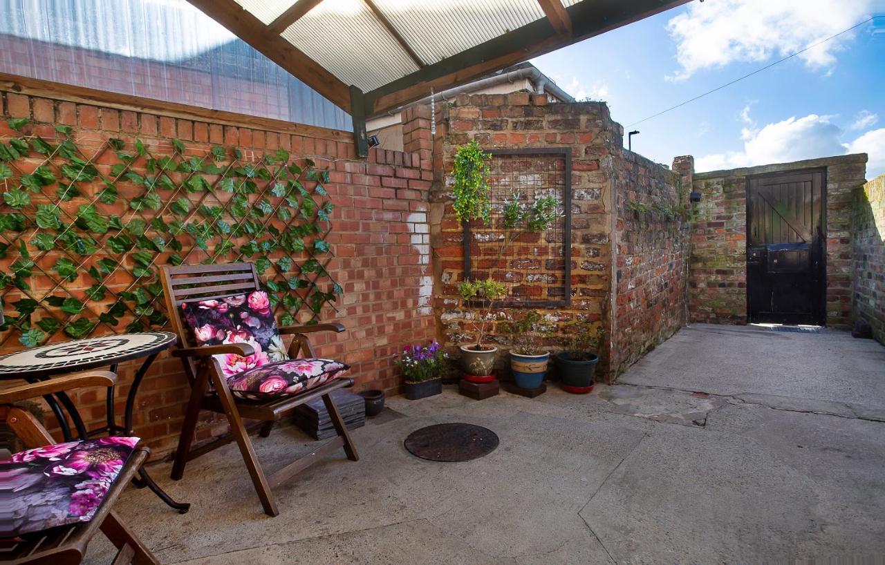 Courtyard Apartment York Exterior photo