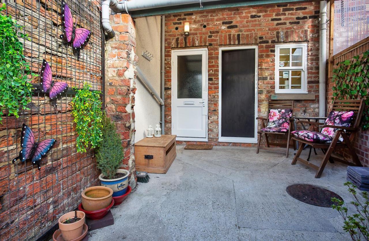 Courtyard Apartment York Exterior photo